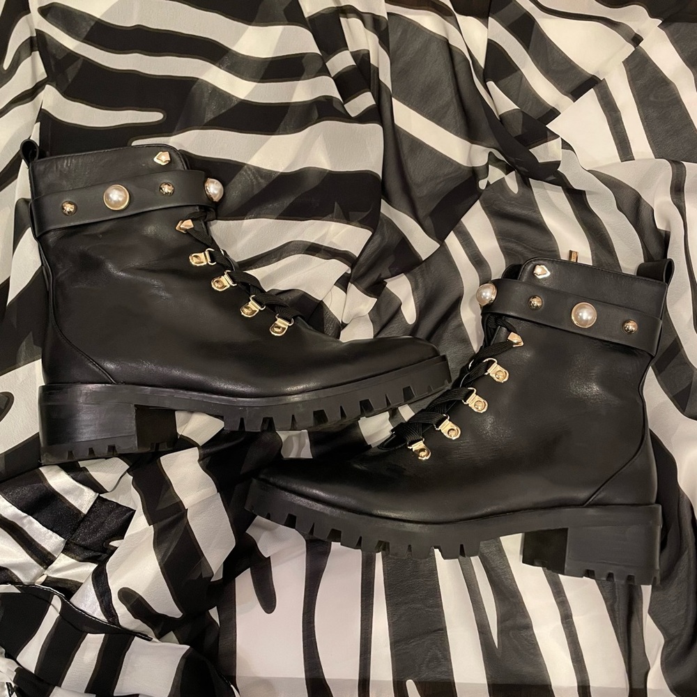 NEW Kurt Lagerfeld Women's Perry Boots